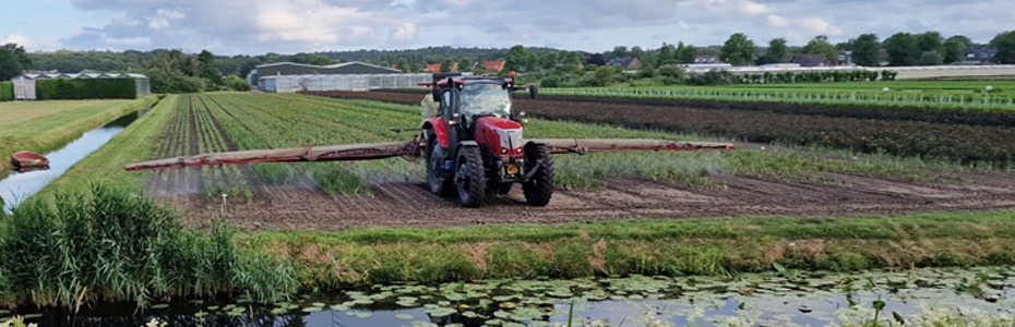 Spuiten van bestrijdingsmiddelen langs Randweg